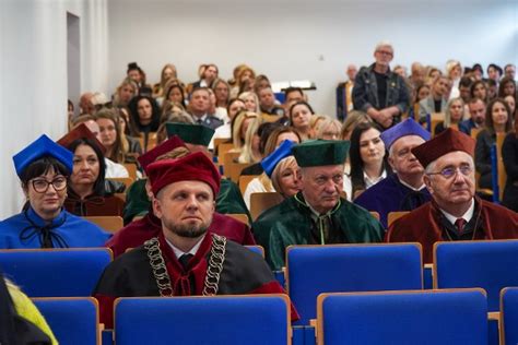 Studenci Akademii Nauk Stosowanych W Ostrowcu Zainaugurowali Nowy Rok