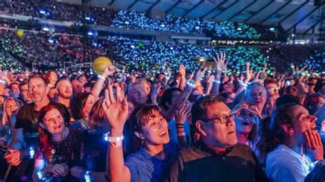 Gelang Coldplay Dirancang Oleh Pembuat Sex Toy Ini Kisahnya