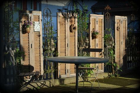 Alte Fensterl Den Im Garten Privacy Screen Outdoor Old Shutters