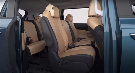 Kia Carnival 11 Seater Cabin Setup Detailed Centre Assist Seats