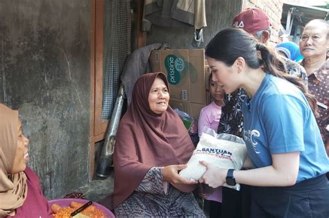 Blusukan Di Surabaya Tokoh Muda Ekraf Angela Tanoesoedibjo Salurkan