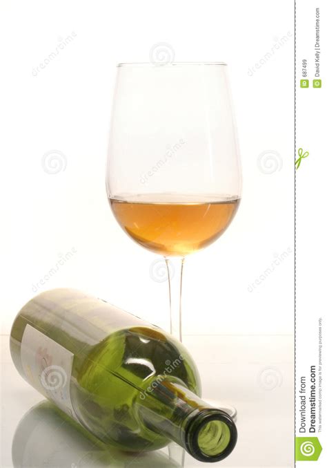 Vinho E Frasco Imagem De Stock Imagem De Vazio Uvas Frasco