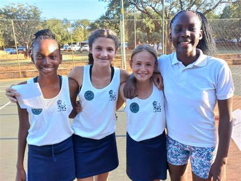 Laerskool Tzaneen Netbalspelers Haal Die Mopani Netbalspan Awsum