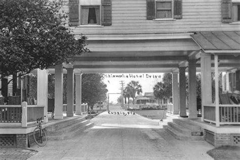 Florida Memory • Breezeway Of The New Ocklawaha Hotel Eustis Florida