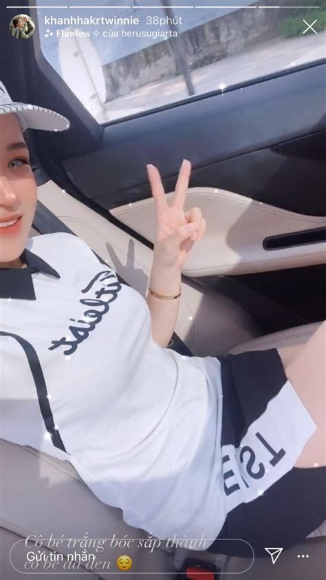 So ảnh gái xinh mặc bikini với khi lên đồ chơi golf Dáng chuẩn eo thon thì mặc hở kín gì cũng