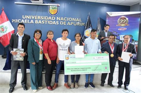 UNAMBA entrega reconocimientos e incentivos económicos a estudiantes