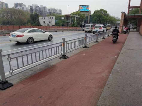 中山这座桥遇到雨天路滑问题怎么办？