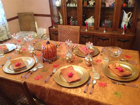 Thanksgiving Dinner Table Setting