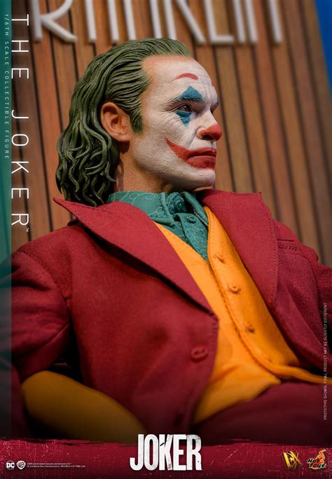The Joker Figure By Hot Toys The Toyark News