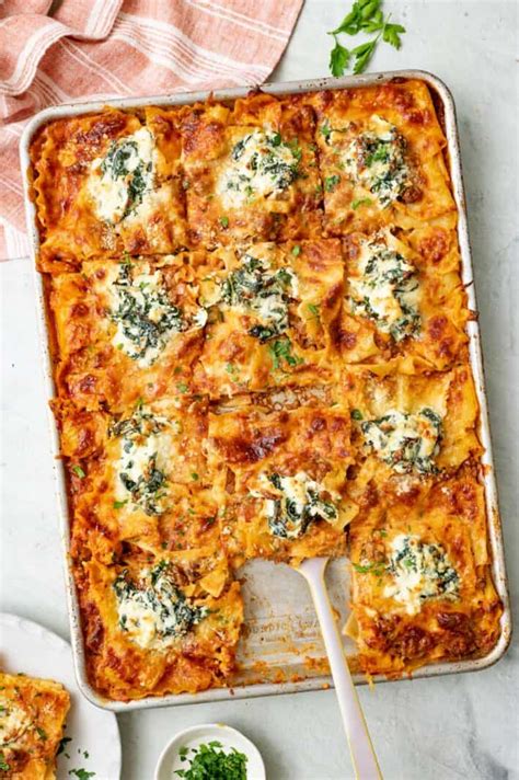 Layerless Lasagna {Sheet Pan Lasagna} - FeelGoodFoodie