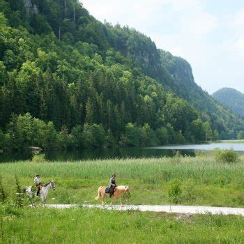 De lacs en cascades 2 jours Grandes Traversées du Jura