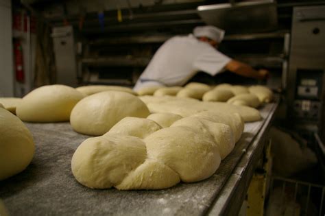 Hitna Uredba Vlade Srbije Cena Hleba Od Brašna T 500 Ograničena Na 46