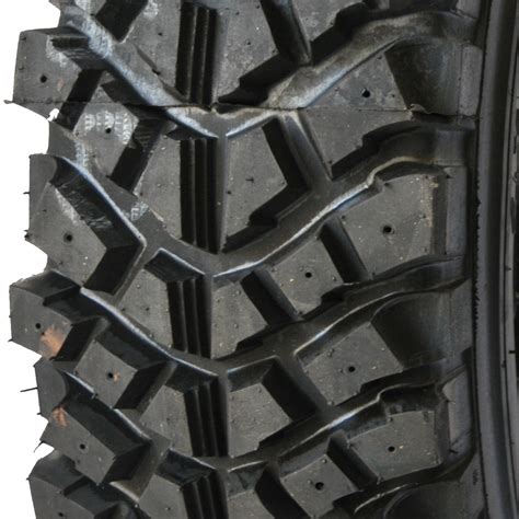 Terenowe opony 4x4 Truck 2000 205/70 R15 włoskiej firmy Pneus Ovada.