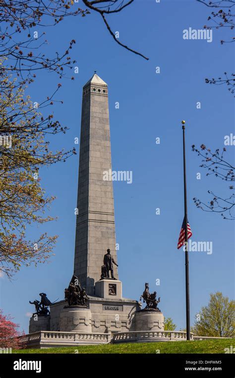 Abraham lincoln grave hi-res stock photography and images - Alamy