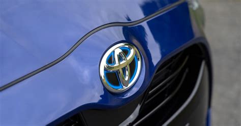 What Is Toyotas Smallest Suv Toyota Ch R Specs And Comparison