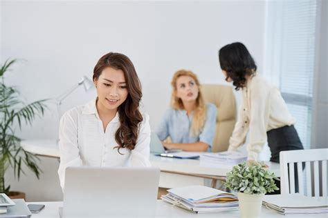 5 billion-dollar companies founded and run by women - BRAND MINDS