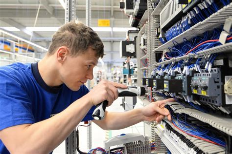 Elektroniker für Automatisierungstechnik Gehalt Ausbildung Studium