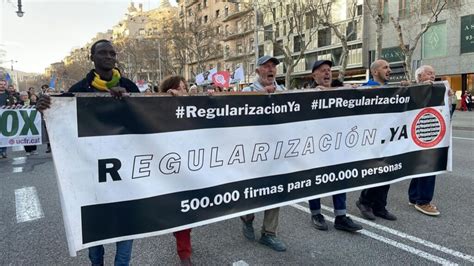 Persones Alcen La Veu Contra Contra El Racisme I El Feixisme