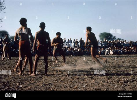 Pakistan Punjab Men Playing Kabaddi Stock Photo - Alamy