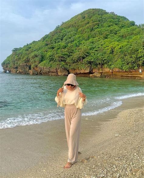 Inspirasi Outfit Ke Pantai Untuk Hijabers Nyaman Dan Terlihat Cantik