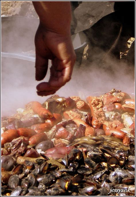 Cosechando El Curanto En Hoyo Curanto Comida