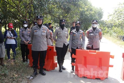 Foto Halau Aksi Demo Polisi Barikade Ponpes Al Zaytun Indramayu