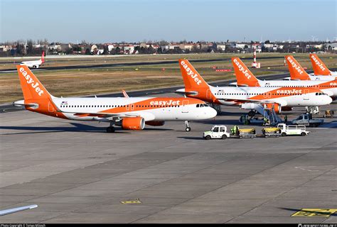 OE IZH EasyJet Europe Airbus A320 214 WL Photo By Tomas Milosch ID