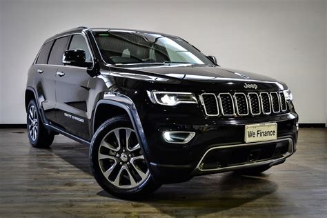 Black Jeep Grand Cherokee Limited Transportkuu