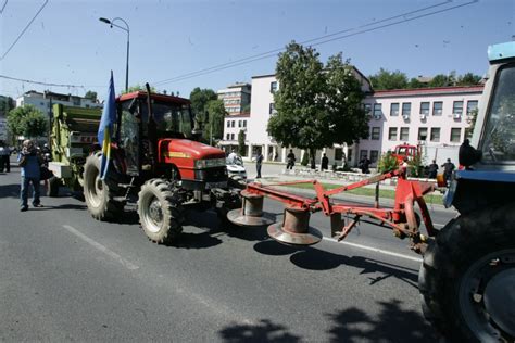 Poljoprivrednici Za Danas Najavili Protest U Sarajevu Depo Portal