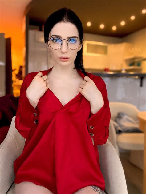 Reislin Nsfw Onlyfans On Twitter Do You Like Glasses And Red