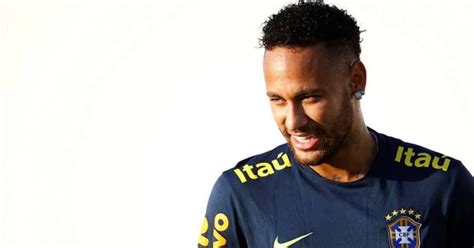 Especial Neymar Se Aproxima De Marcas Históricas Com A Camisa Da