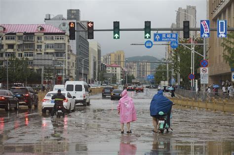 中央气象台维持暴雨红色预警，河北北京部分地区仍有分散性暴雨北京市暴雨台风新浪新闻