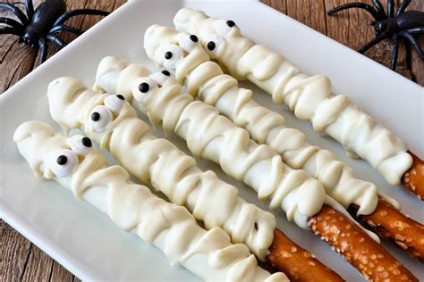 5 Spooky Halloween Pretzel Rods Alisons Pantry Delicious Living Blog