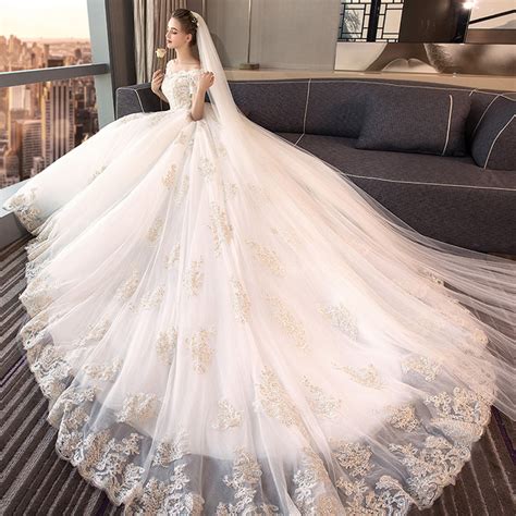 Puffy Wedding Dresses With Long Trains