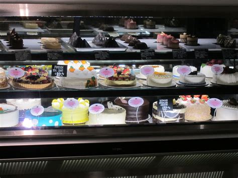 Bakery Display Case With Flat Glass Borgen Systems