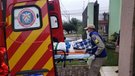 Idosa é socorrida após sofrer fratura em queda de escada no Parque São