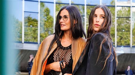 Demi Moore à La Fashion Week De Paris Elle Fait Sensation Avec Sa Fille Scout Larue Son Sosie