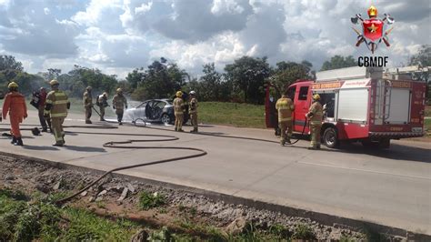 Carro Pega Fogo E O Tr Nsito Na Via Estrutural Interrompido Jornal