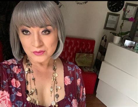 Straight Chin Length Lace Front Grey Mature Women Wigs Lace Wigs