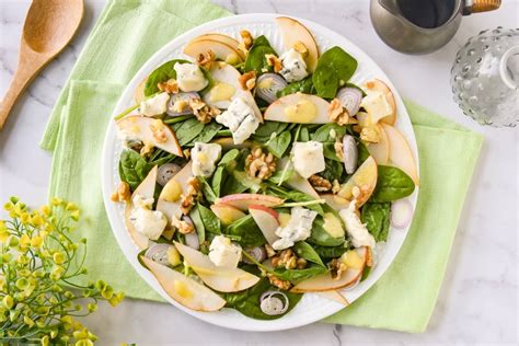 Ensalada De Espinacas Un Plato Realmente Sabroso Fresco Y Nutritivo