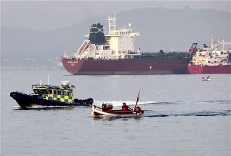 Gibraltar Acusa Al Patr N De Un Pesquero Linense De Desacato A Autoridad