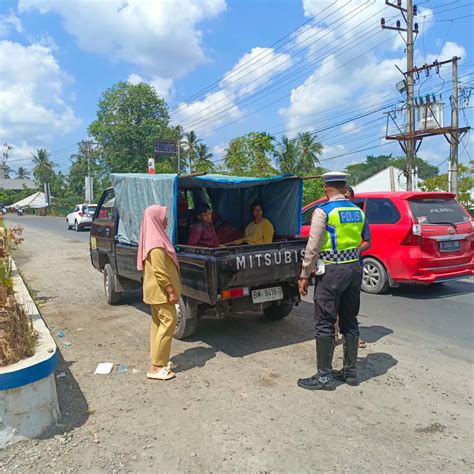 Masih Banyak Mobil Bak Terbuka Angkut Penumpang Di Aceh Tamiang