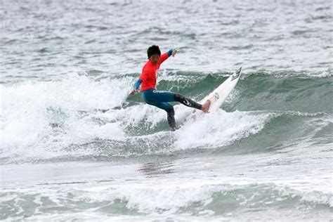 Nishi Keijiro Juara Surfing Internasional Krui Pro Di Lampung Fajar