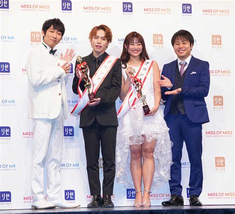 グランプリの（左から2人目から）一光希さん、西脇萌さんとnon Styleの石田明（左端）、井上裕介（撮影・島崎 忠彦） ― スポニチ