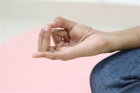 Apana Vayu Mudra For Heart Benefits And Steps To Do It Fitsri Yoga