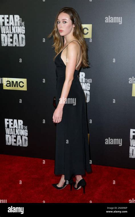 Alycia Debnam Carey Arrives At The La Premiere Of Fear The Walking