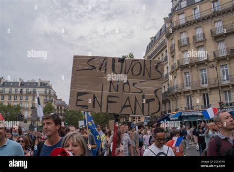 Paris Aout Marche Pacifique Citoyenne Contre Le Pass