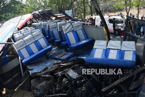 Data Korban Kecelakaan Maut Bus Di Ngawi Tiga Meninggal 14 Luka