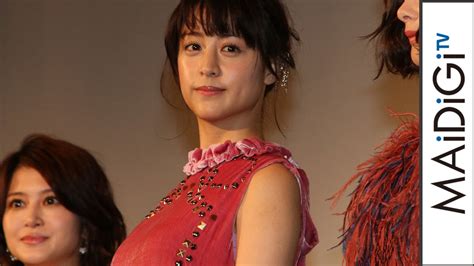 山本美月、ピンクのベロアワンピで主演映画の舞台あいさつに 映画「貞子vs伽椰子」初日舞台あいさつ1 Moe Zine