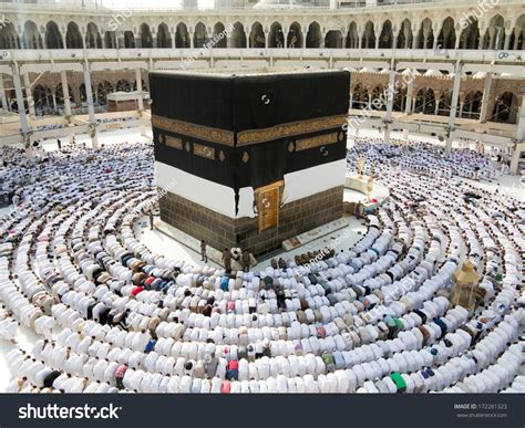 Kaaba Holy Mosque Mecca Muslim People Stock Photo 172281323 Shutterstock